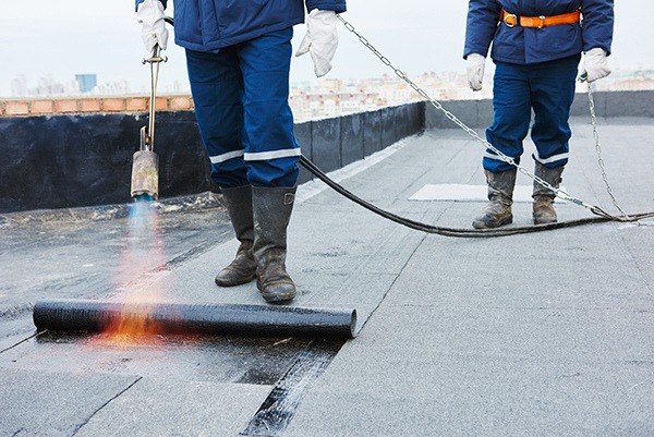 How to choose between different flat roof material types